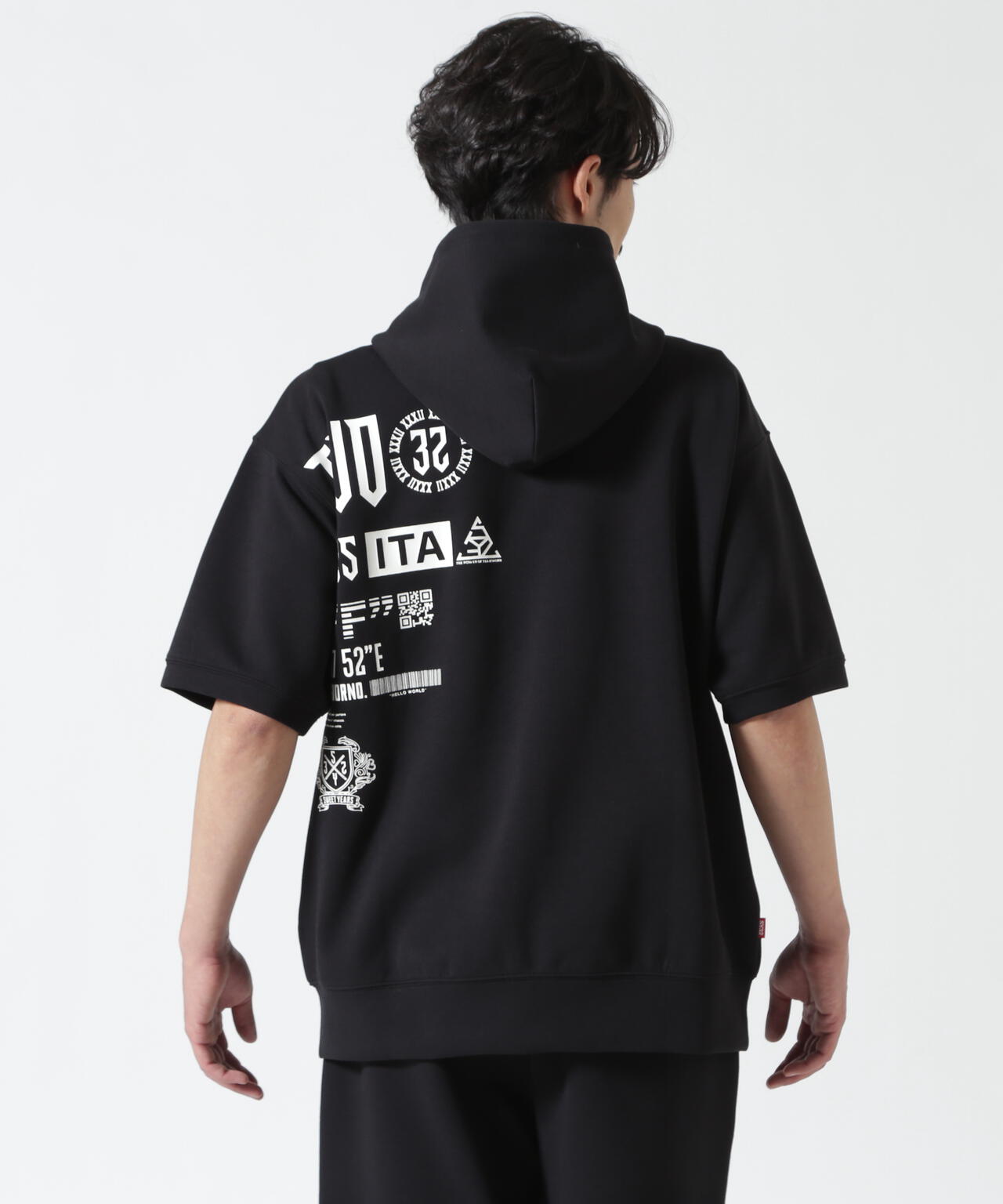 Height 178 Chest 92 Waist 76 hips 95 Shoes 27.0 着用サイズ:L