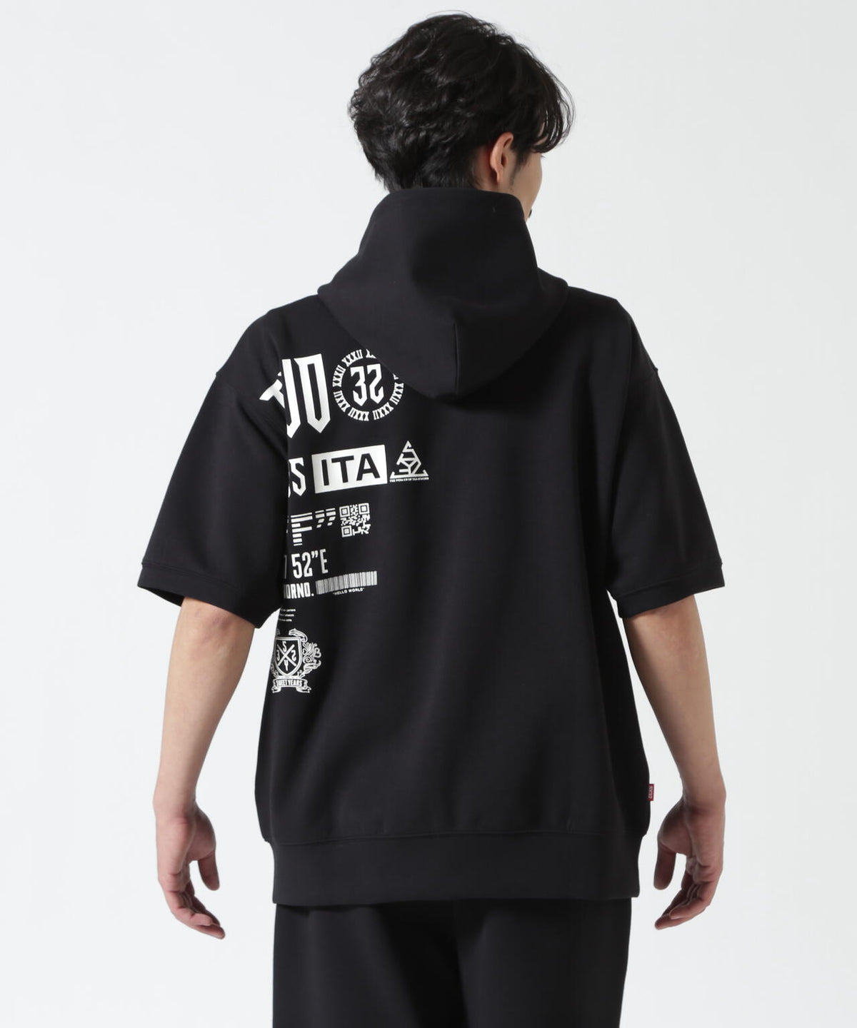 Height 178 Chest 92 Waist 76 hips 95 Shoes 27.0 着用サイズ:L