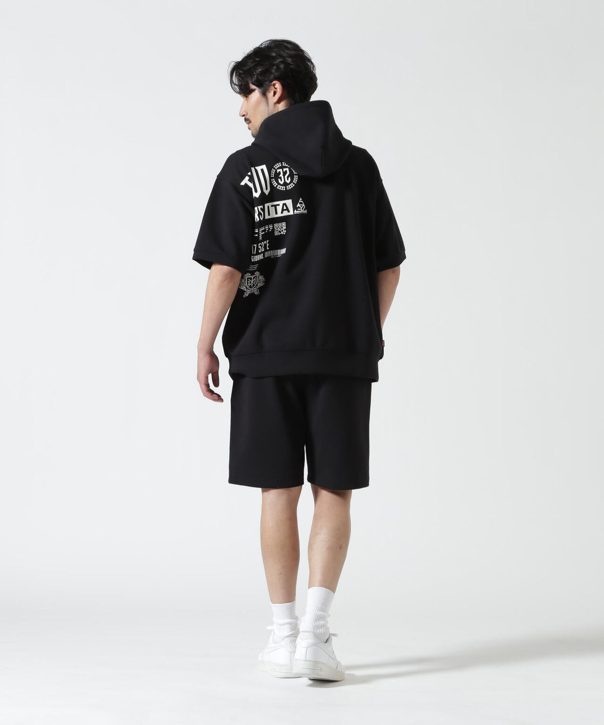 Height 178 Chest 92 Waist 76 hips 95 Shoes 27.0 着用サイズ:L