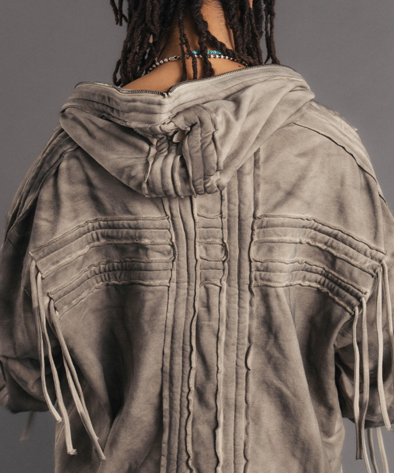 Height 178 Chest 92 Waist 76 hips 95 Shoes 27.0 着用サイズ:L