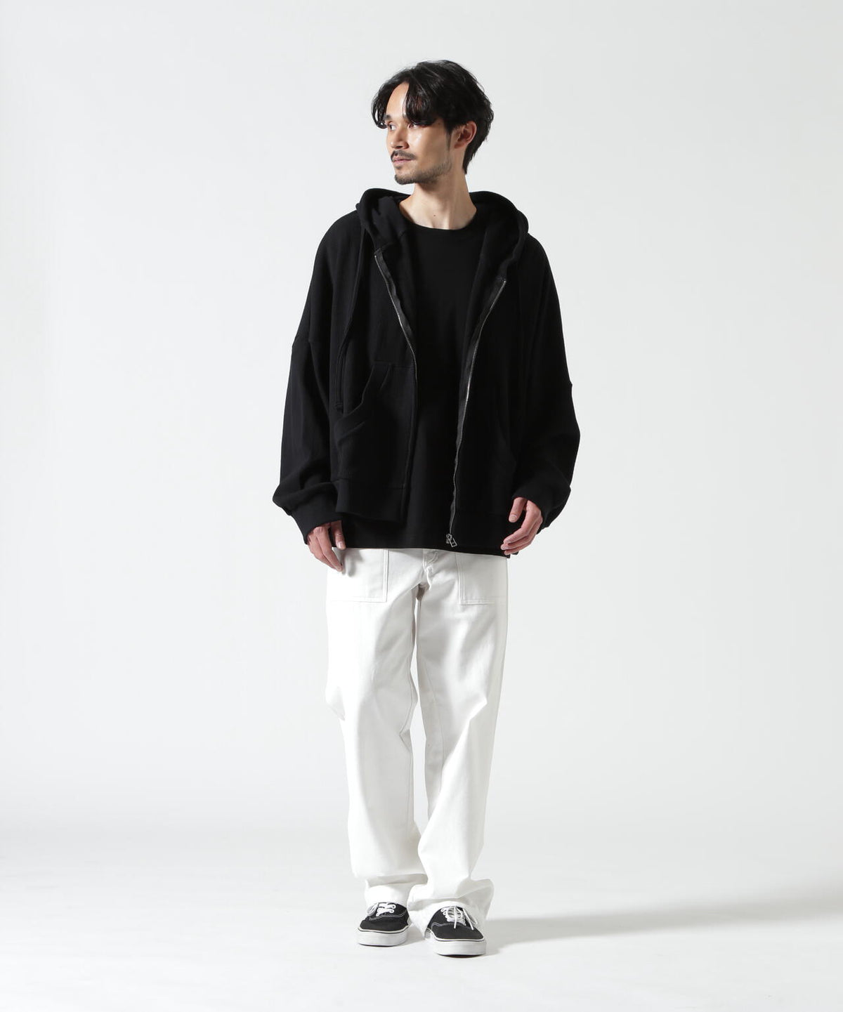 Height 178 Chest 92 Waist 76 hips 95 Shoes 27.0 着用サイズ:L