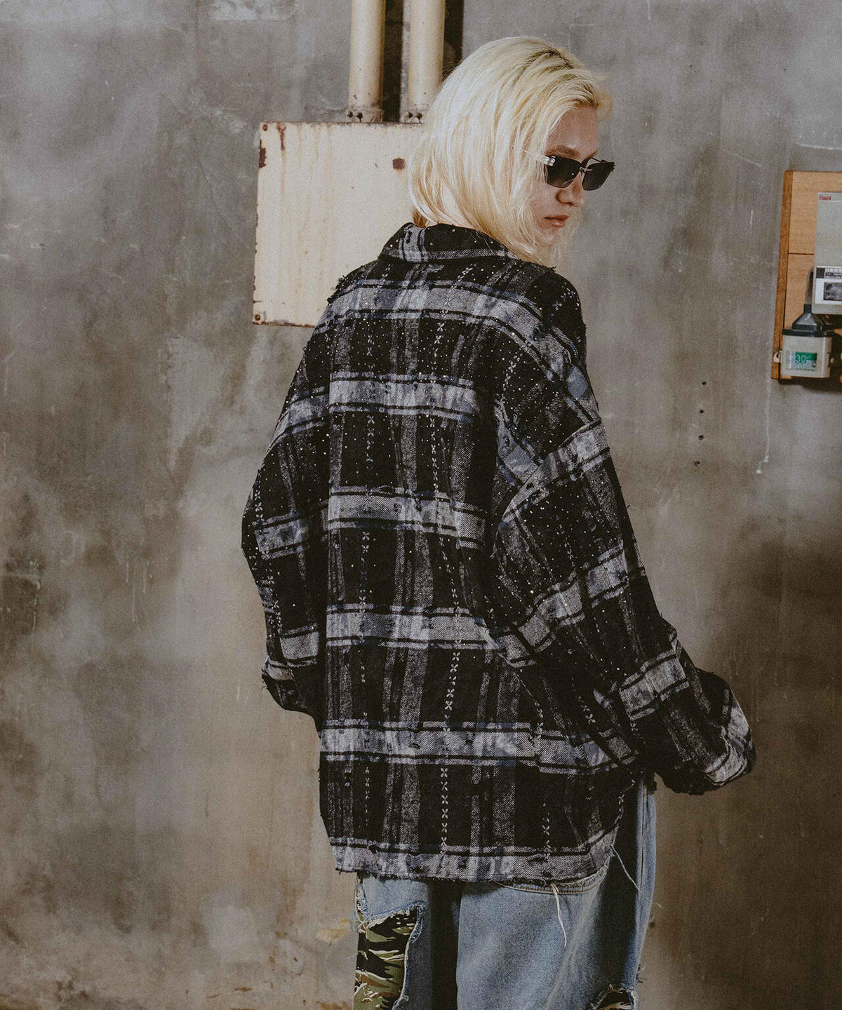 FR(13)NDS/フレンズ/RHINES STONE DAMEGE SHIRTS