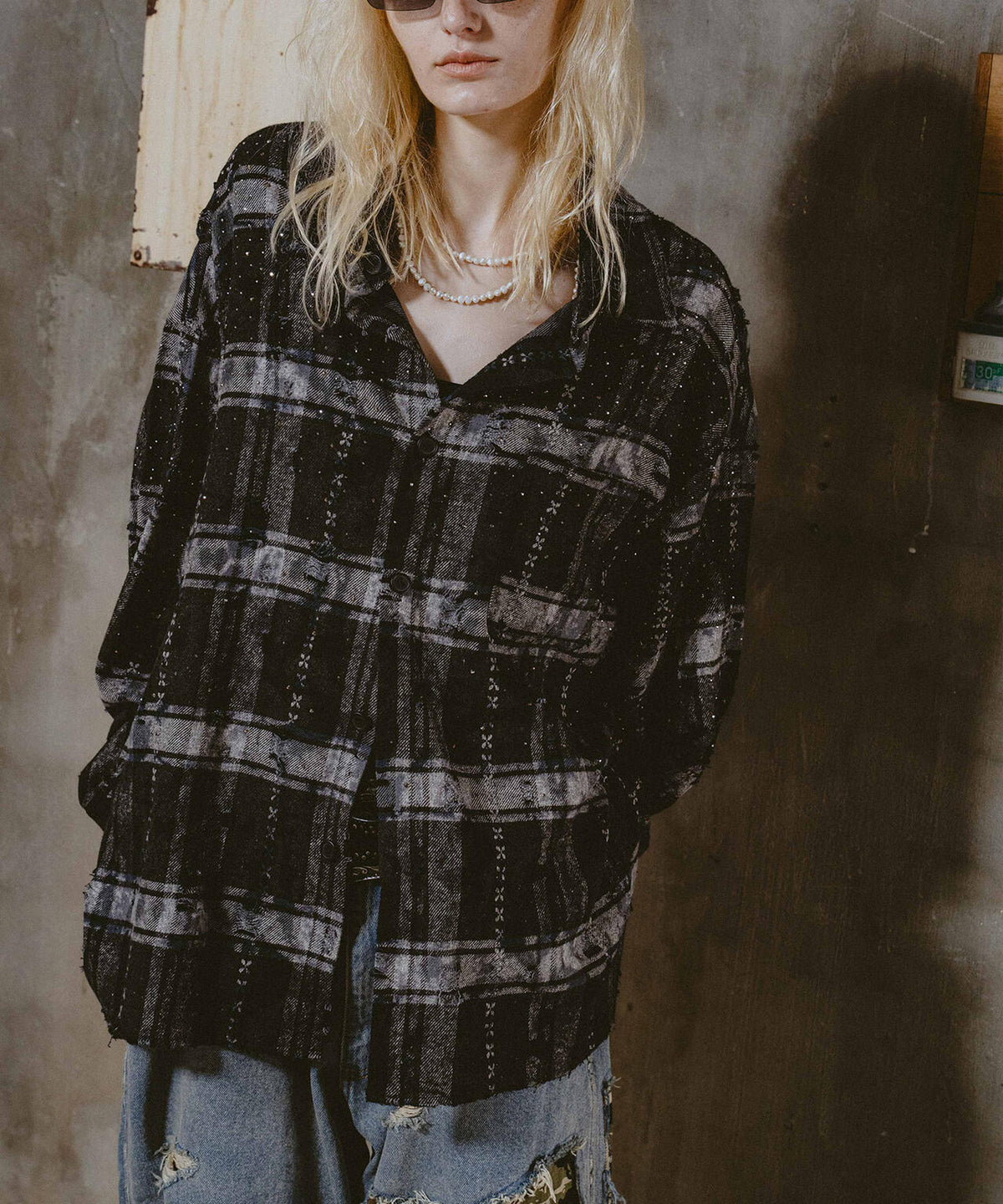 FR(13)NDS/フレンズ/RHINES STONE DAMEGE SHIRTS