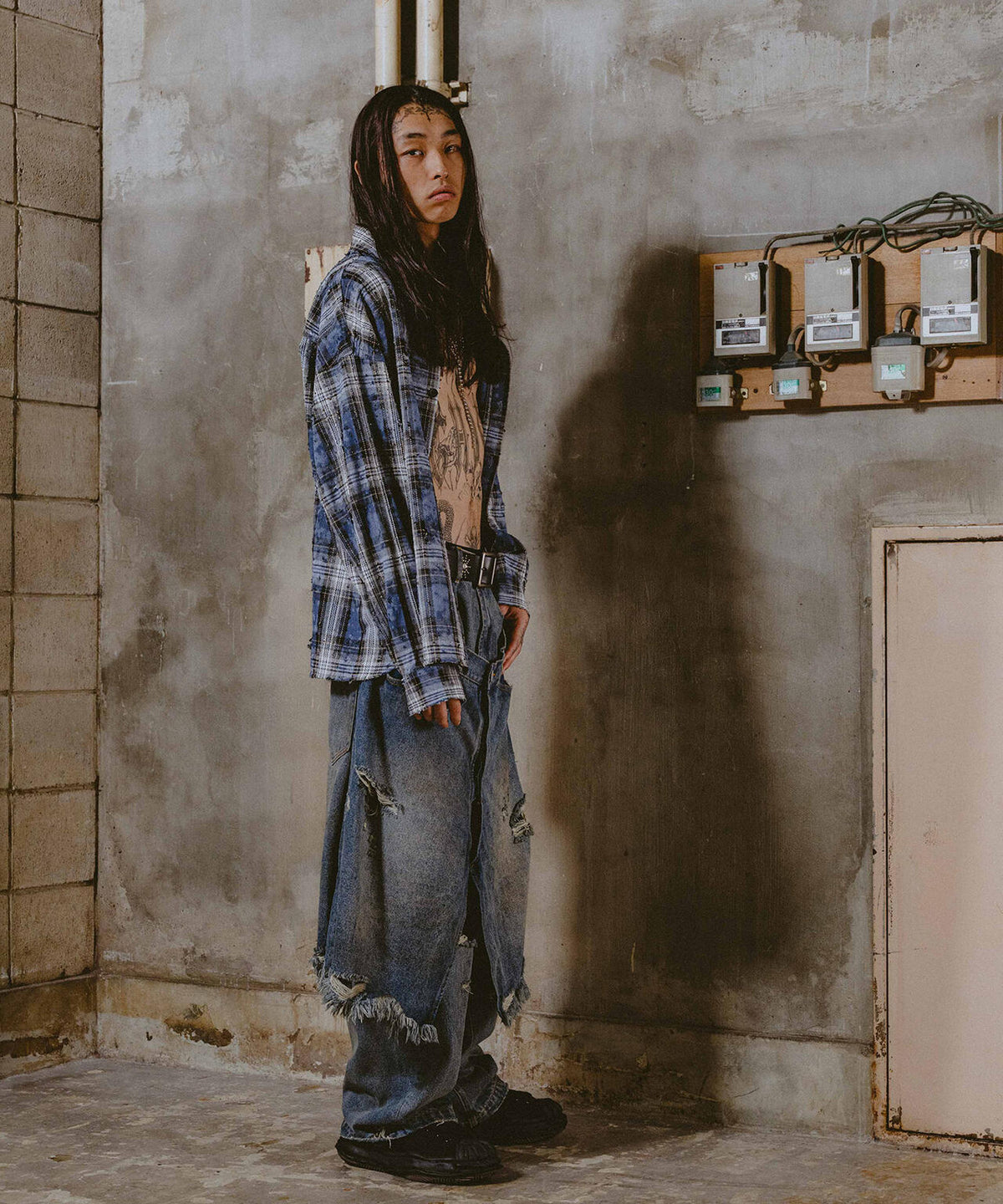 FR(13)NDS/フレンズ/RHINES STONE DAMEGE SHIRTS