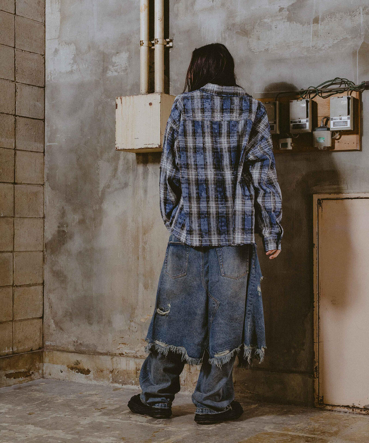 FR(13)NDS/フレンズ/RHINES STONE DAMEGE SHIRTS