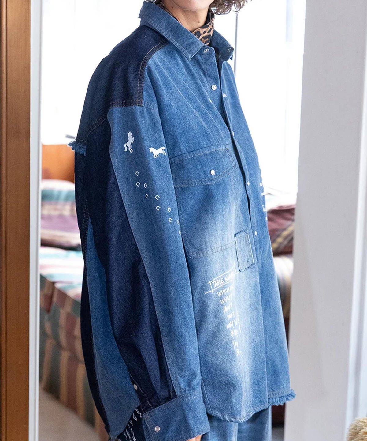 AULA AILA/アウラアイラ/GRAFFITI DENIM SHIRT
