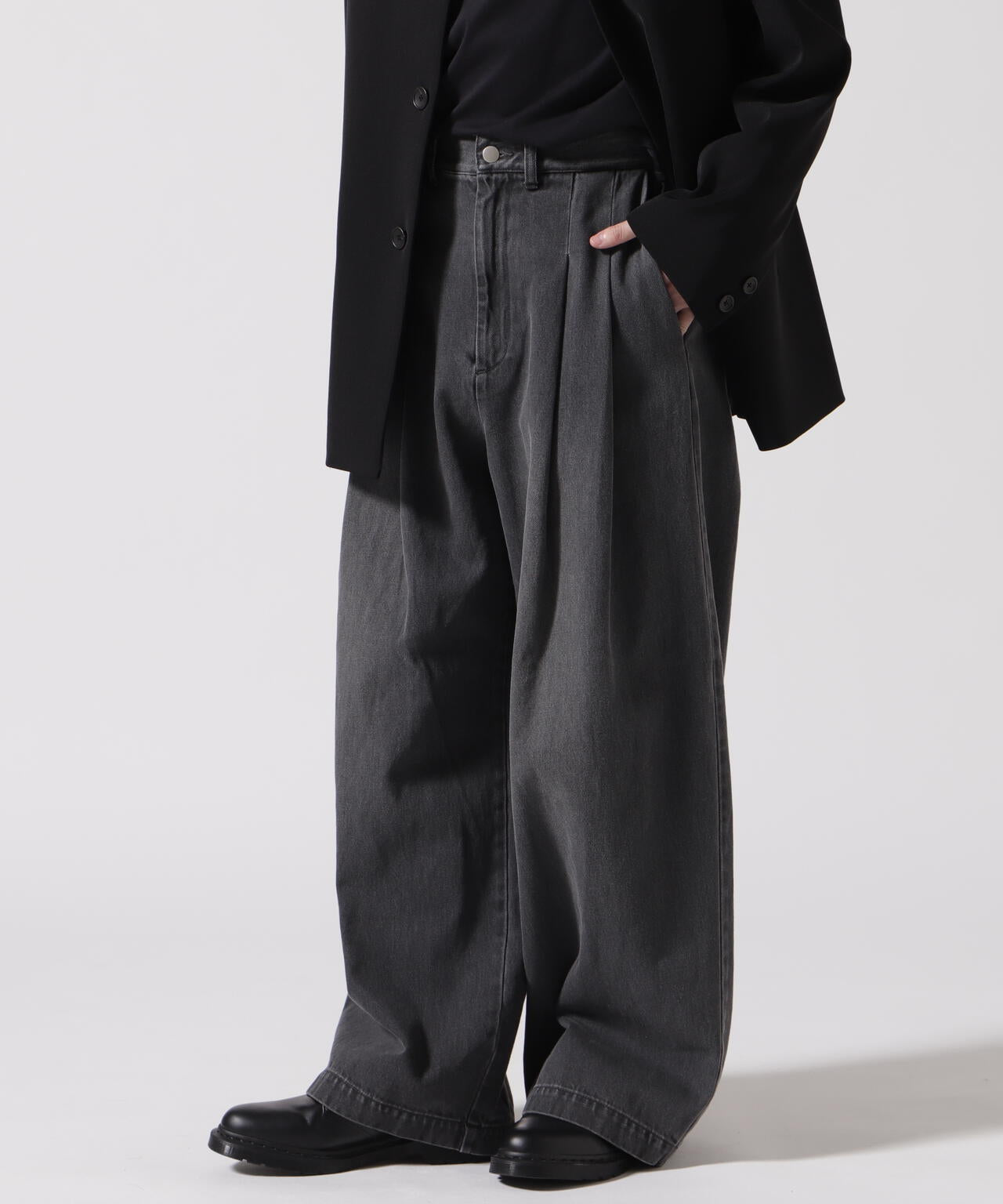 Toironier/トワロニエ/2tuck wide denim pants