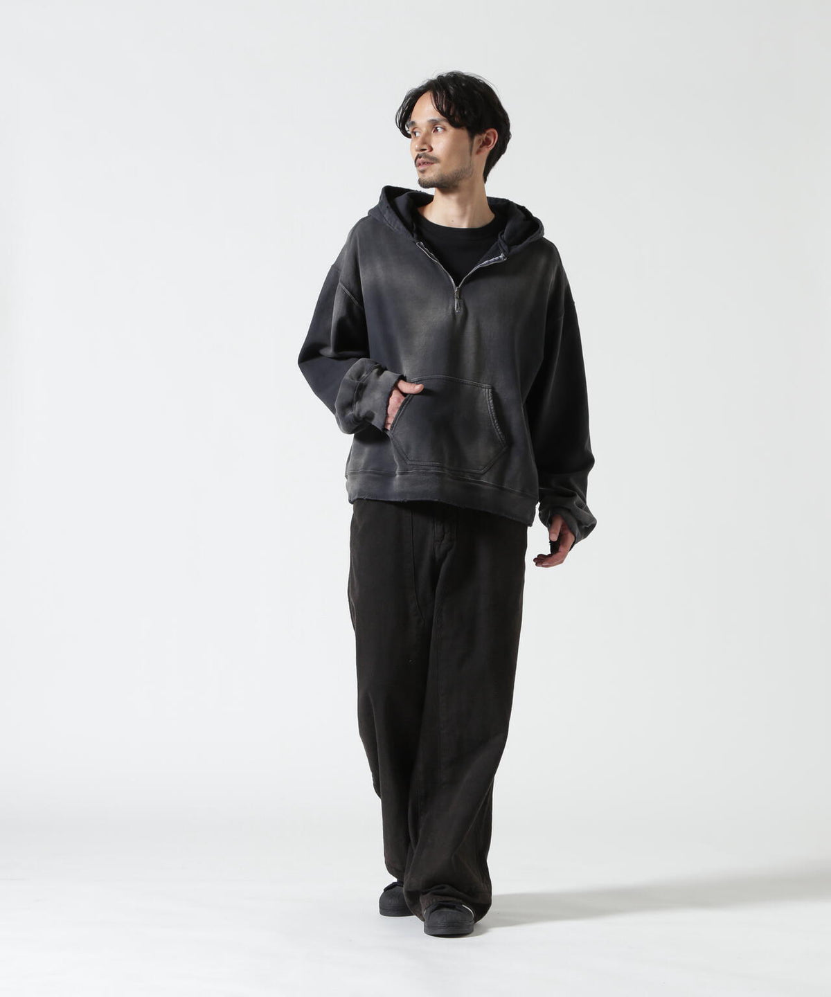 Height 178 Chest 92 Waist 76 hips 95 Shoes 27.0 着用サイズ:2