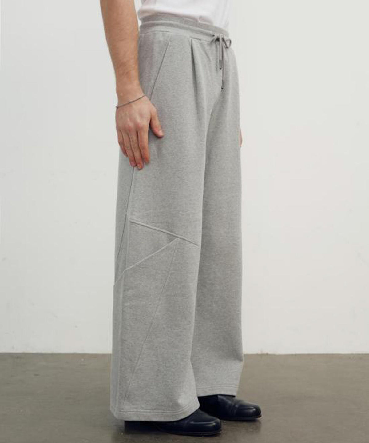 NULLUS/ヌルス/SCULPTURAL CUT WIDE LEG SWEATS/NUAW26TRO007