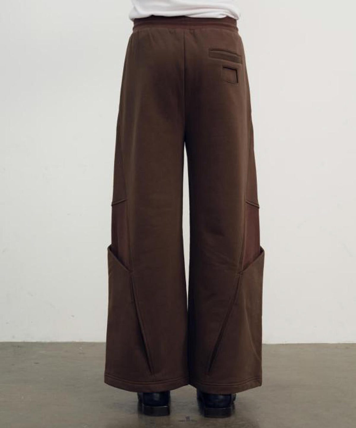 NULLUS/ヌルス/SCULPTURAL CUT WIDE LEG SWEATS/NUAW26TRO007