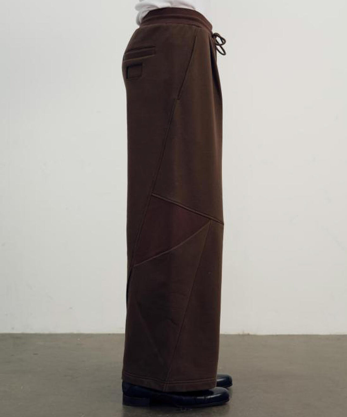 NULLUS/ヌルス/SCULPTURAL CUT WIDE LEG SWEATS/NUAW26TRO007