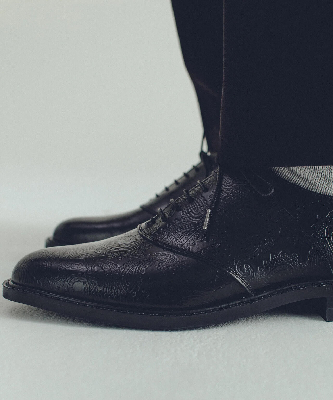 The Kenford Fineshoes/MENS CLASSIC SADDLE / BLACK PAISLEY