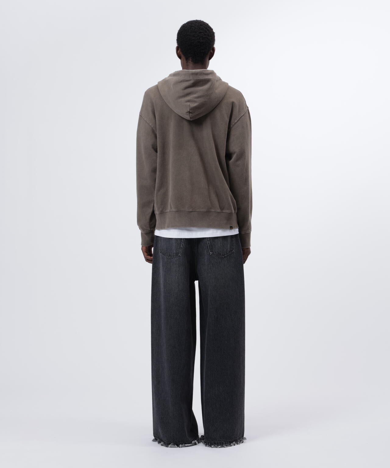 185cm C:83 W:66 H:86 着用サイズ:L