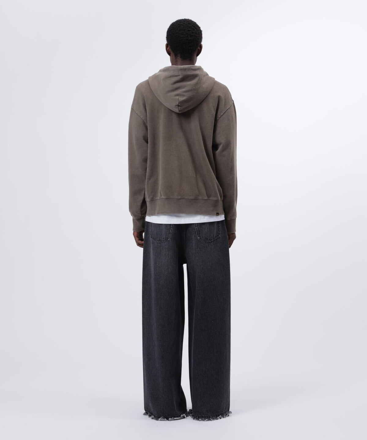 185cm C:83 W:66 H:86 着用サイズ:L