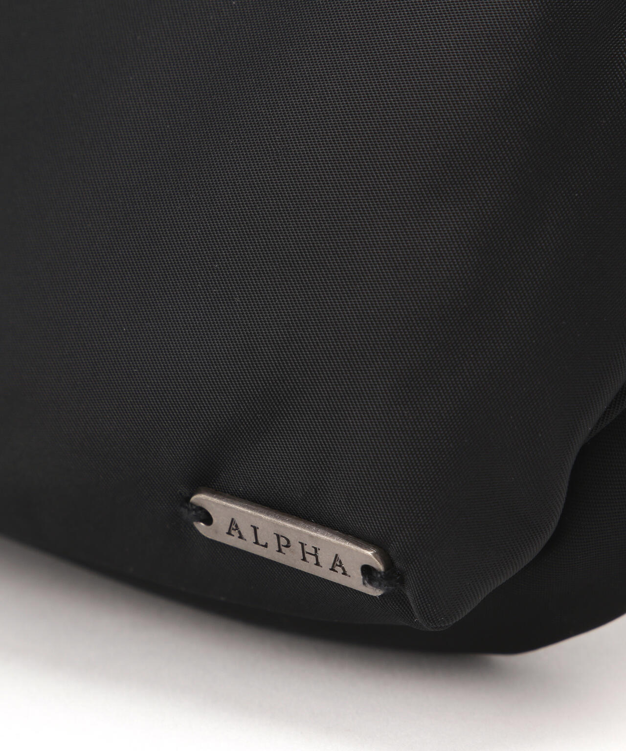 NYLON MESSENGER BAG