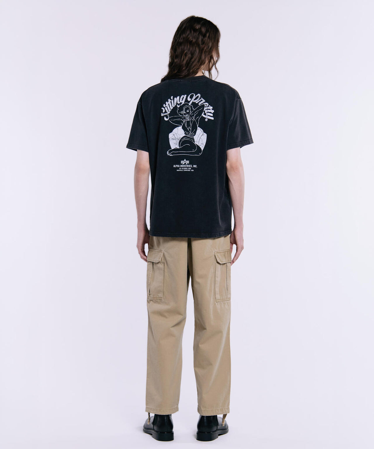 SITTING PRETTY T‐SHIRT / シッティングプリティ ティーシャツ
