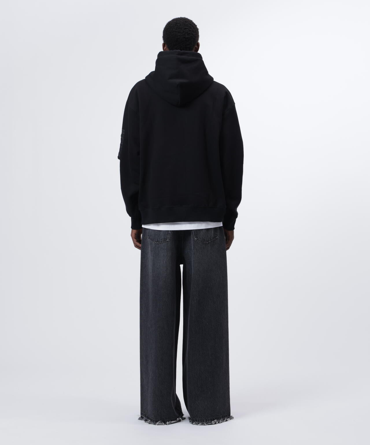 185cm C:83 W:66 H:86 着用サイズ:L
