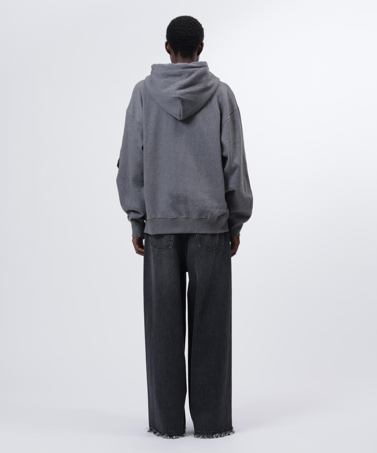 185cm C:83 W:66 H:86 着用サイズ:L