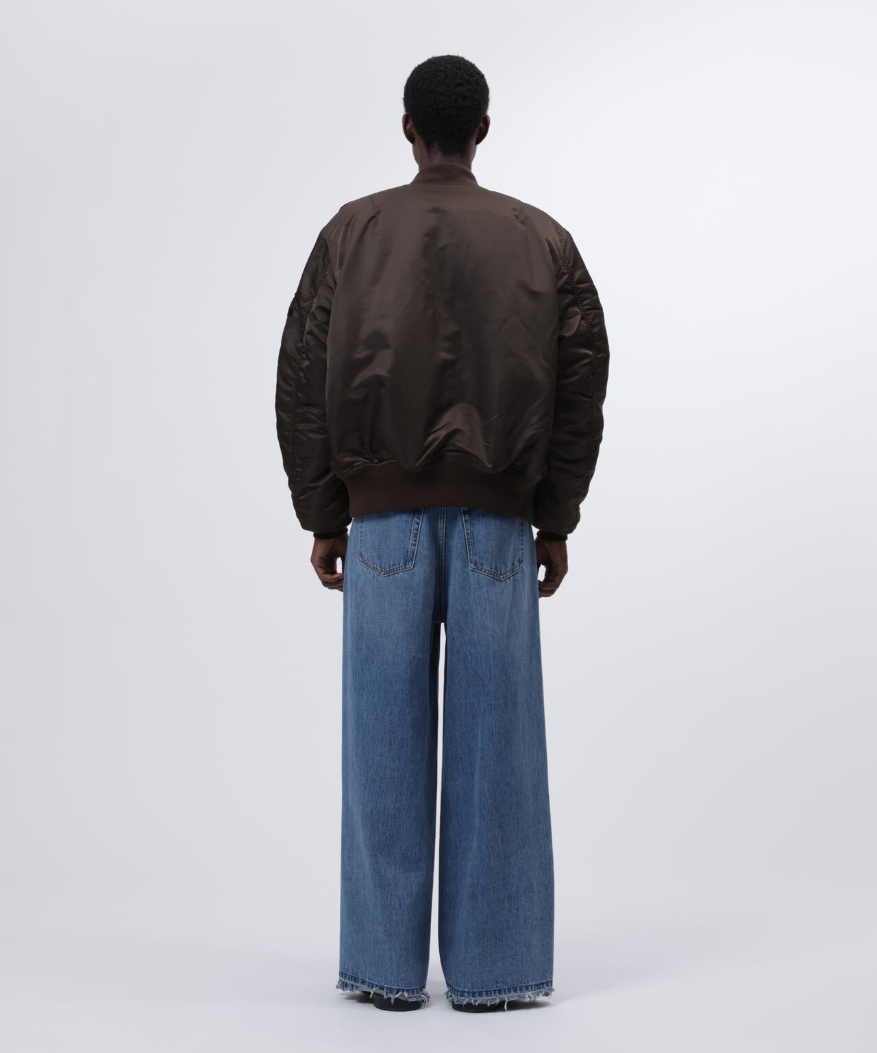 185cm C:83 W:66 H:86 着用サイズ:L