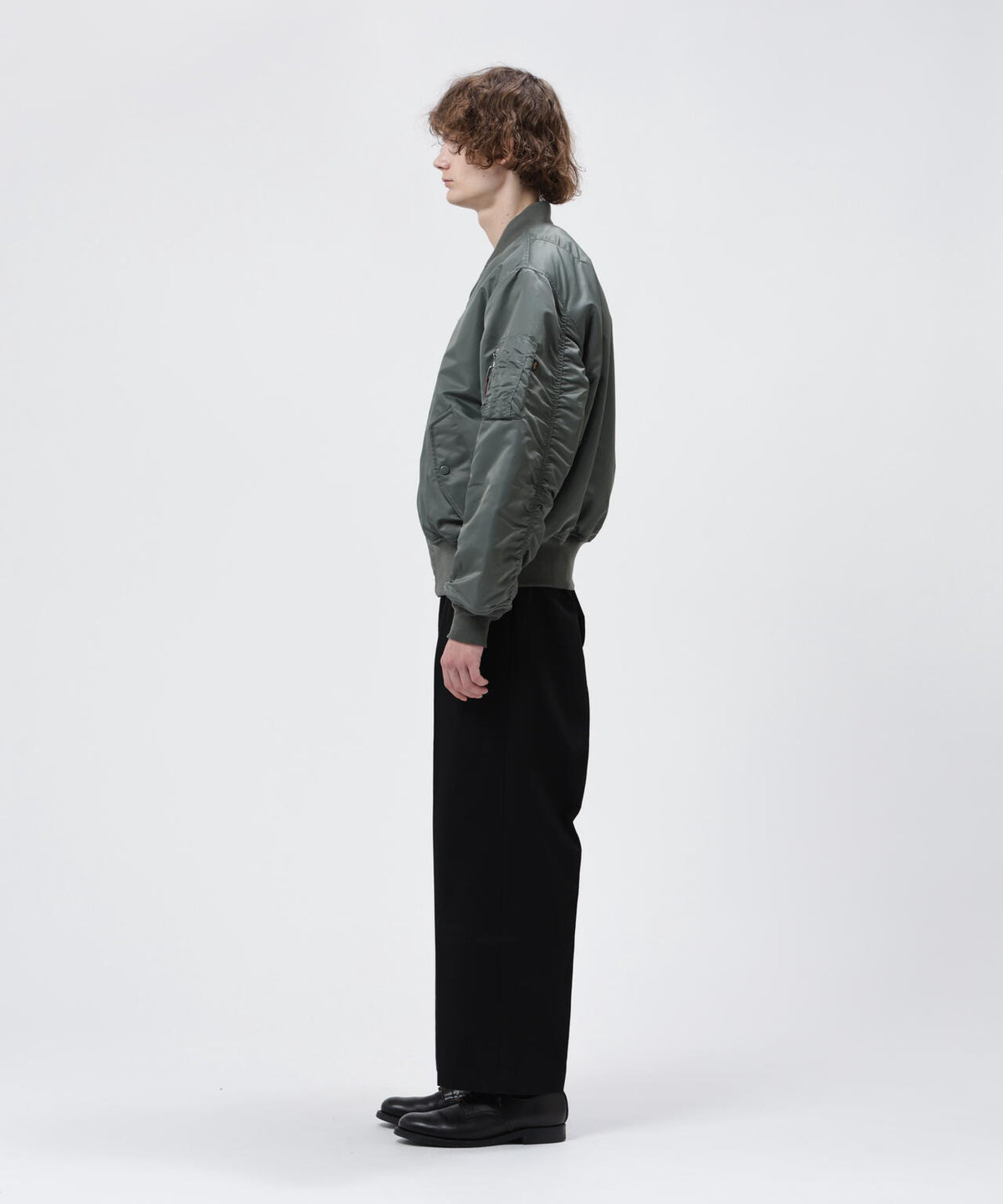187cm C:83 W:66 H:85.5 着用サイズ:L