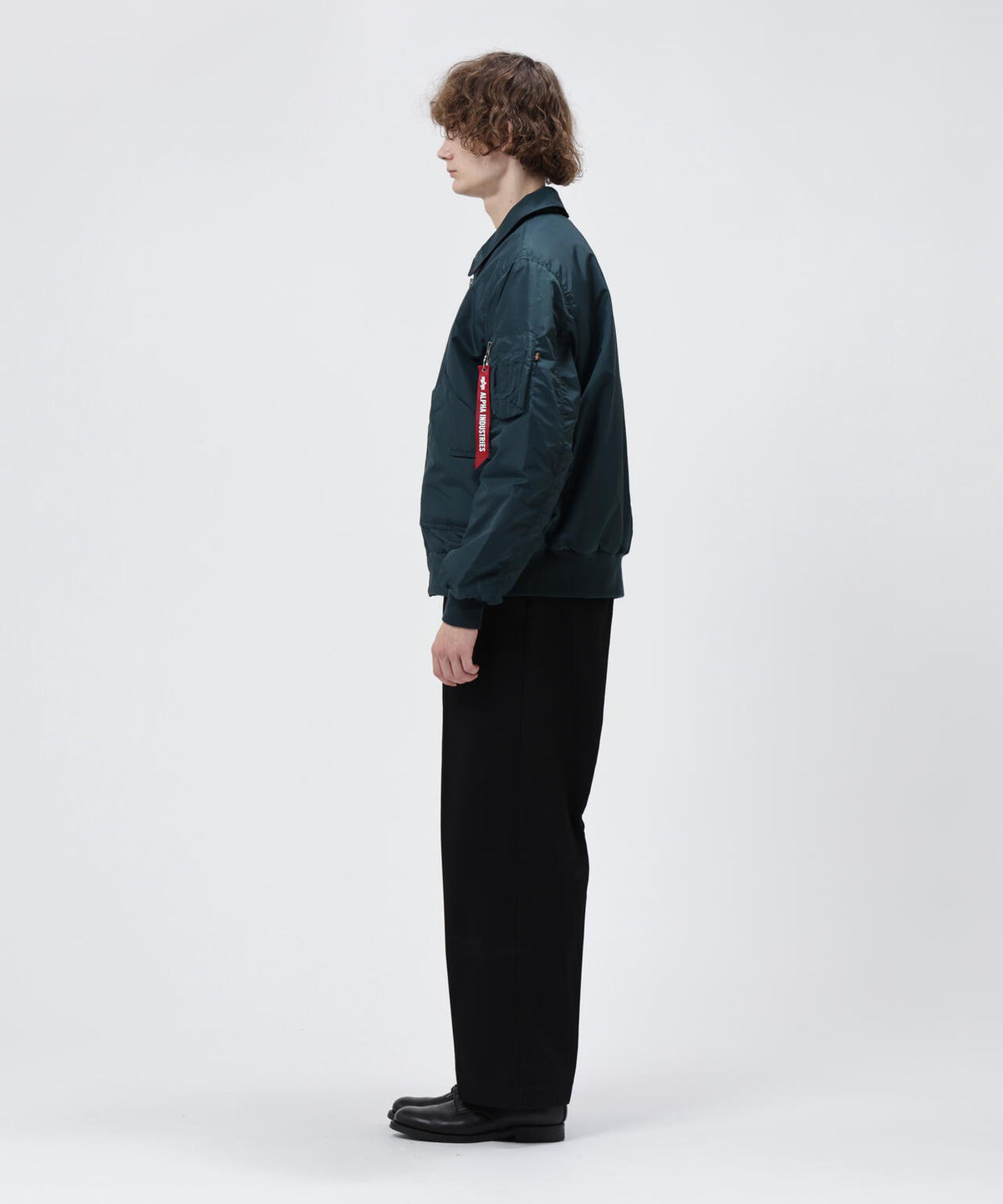 187cm C:83 W:66 H:85.5 着用サイズ:L