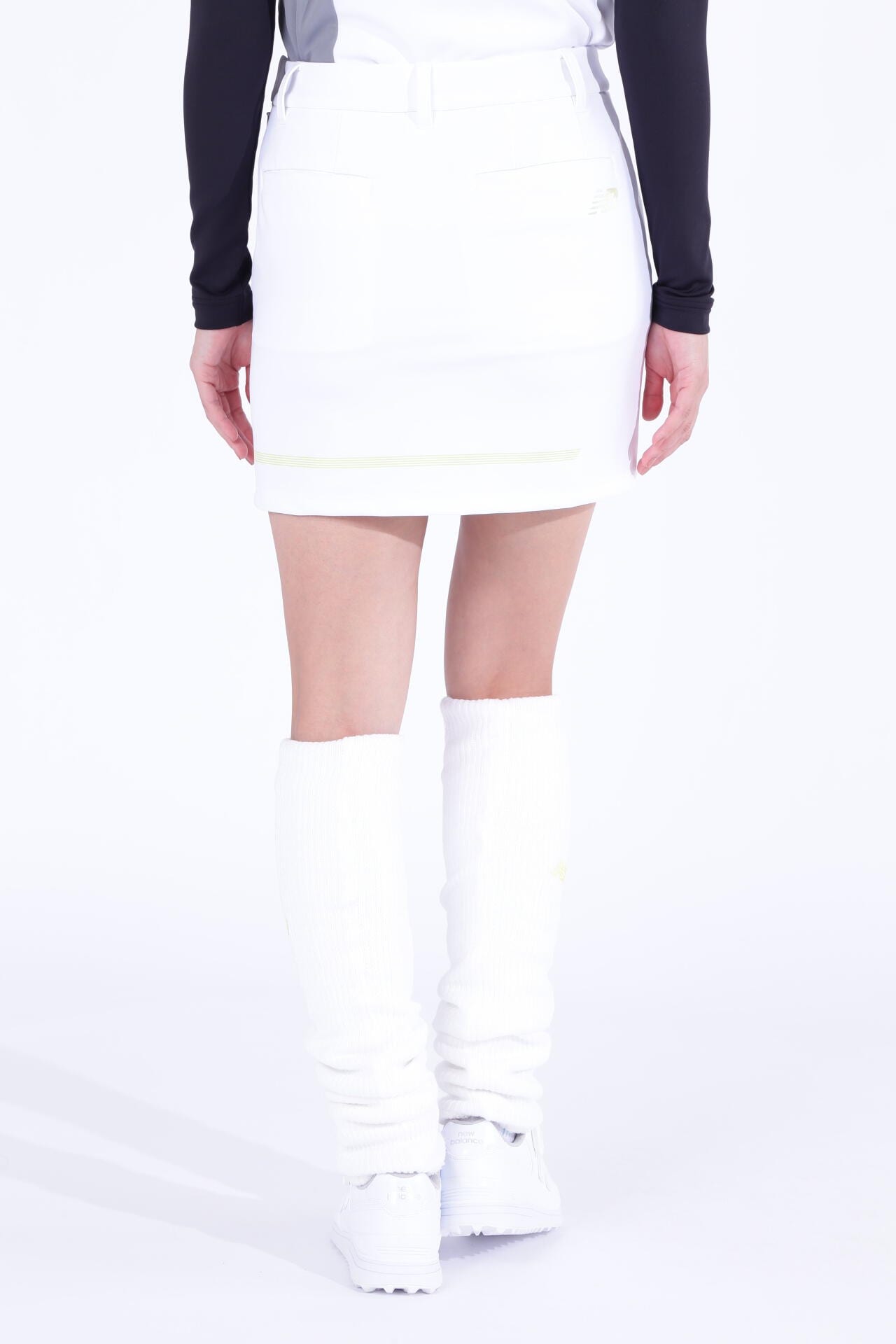 新品❤️ホワイト スリット入り ゴルフスカート レディース】ロゴ