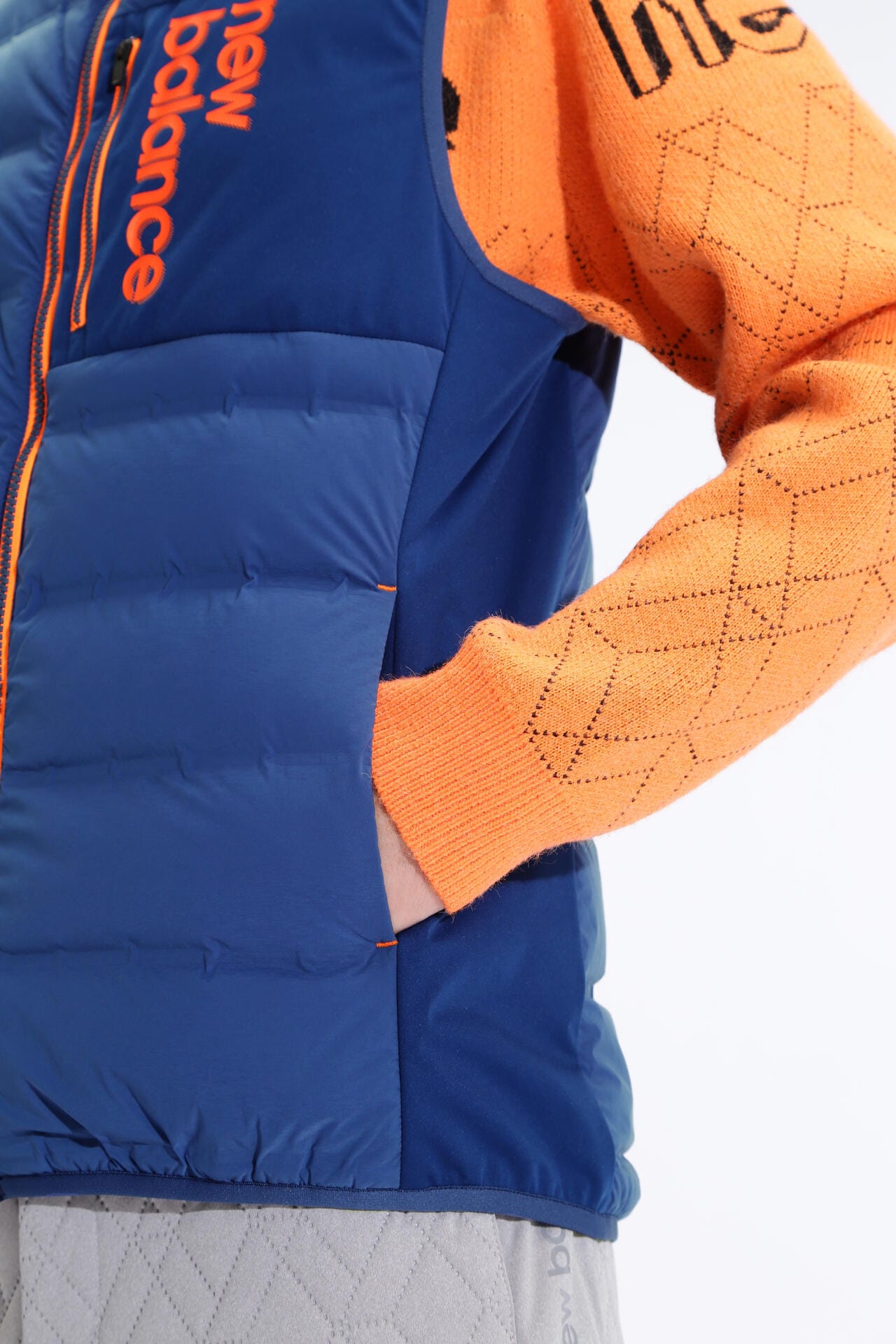 吸湿発熱 ライトダウン フルジップ ベスト (MENS SPORT) | new balance