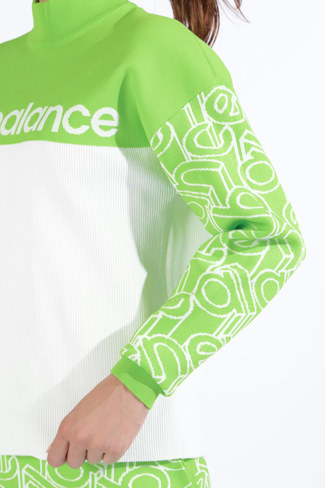 スタンディングロゴ モックネック ニット プルオーバー (WOMENS SPORT