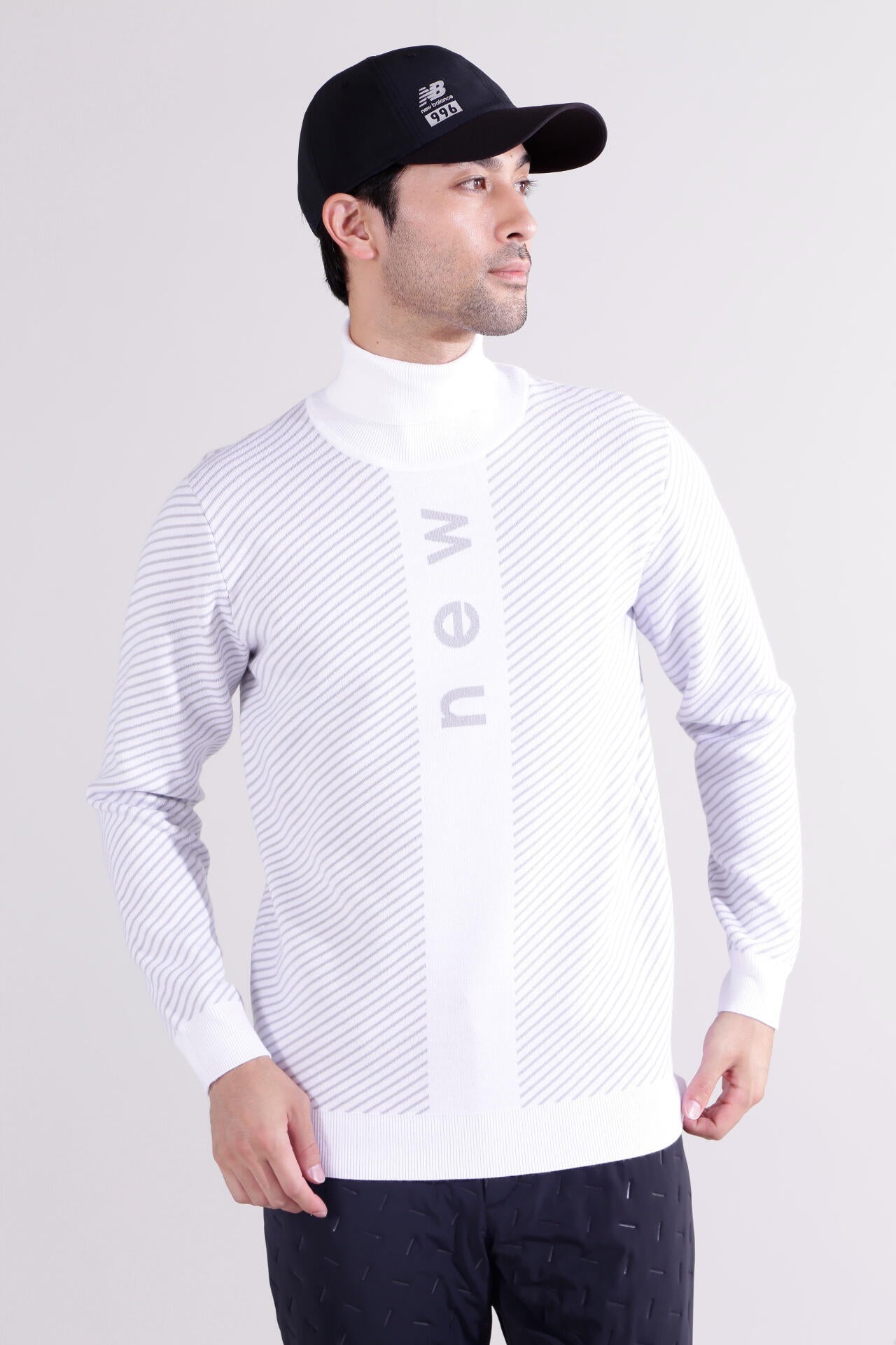 【直営店舗限定】ストライプ×ロゴ 蓄熱保温 タートルネック ニット プルオーバー (MENS)