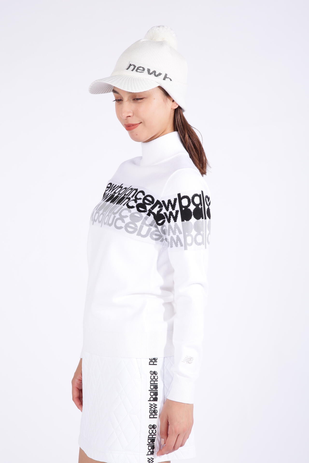 遠赤外線蓄熱保温 タイプライターロゴ ハイネック ニット プルオーバー