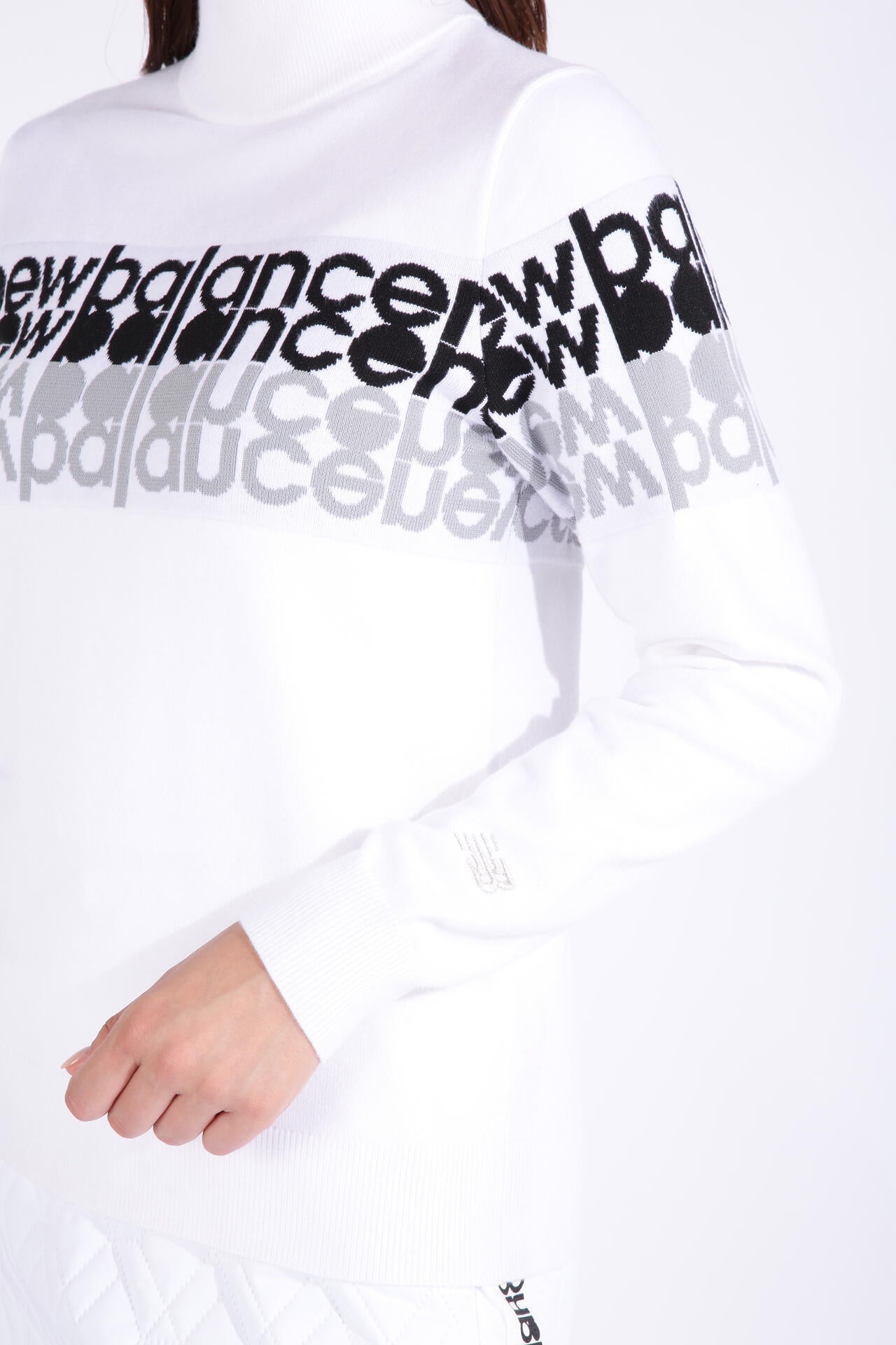 遠赤外線蓄熱保温 タイプライターロゴ ハイネック ニット プルオーバー