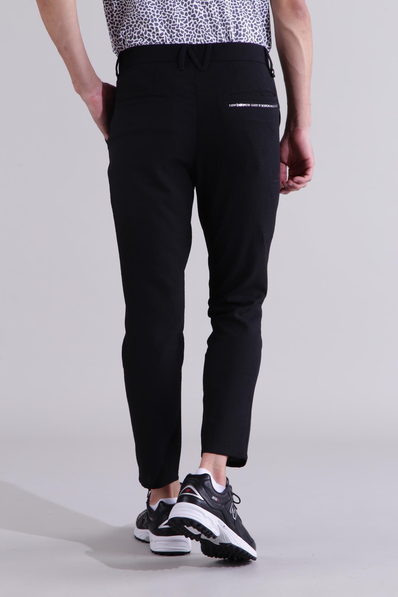 【直営店舗限定】テーパード クロップド パンツ (MENS)