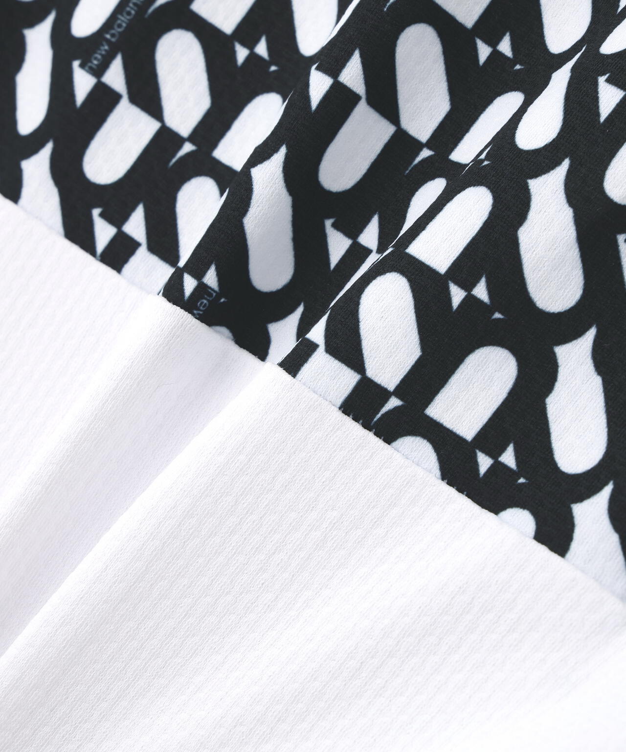 ロゴジオメトリック柄 半袖 モックネック プルオーバー (MENS) | new