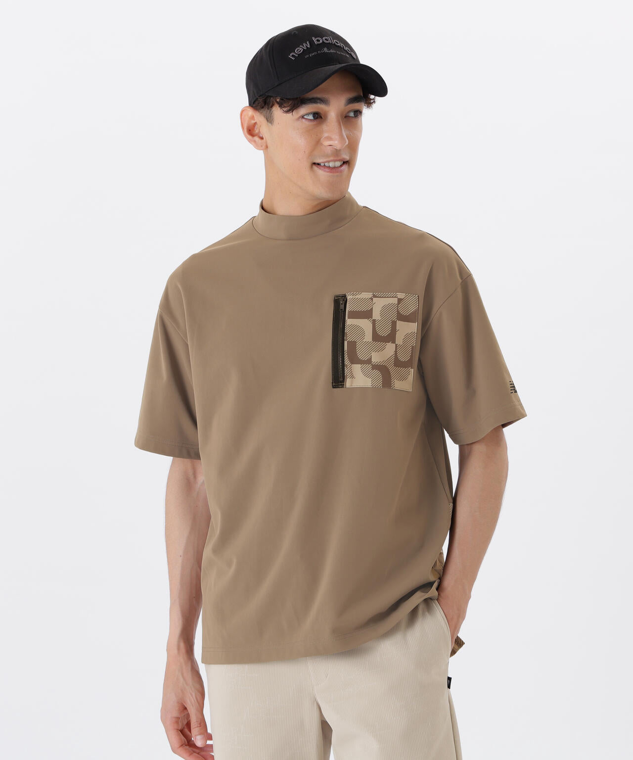 【直営店舗・公式オンライン限定】ロゴジオメトリック柄 ハーフスリーブ モックネック プルオーバー (MENS)