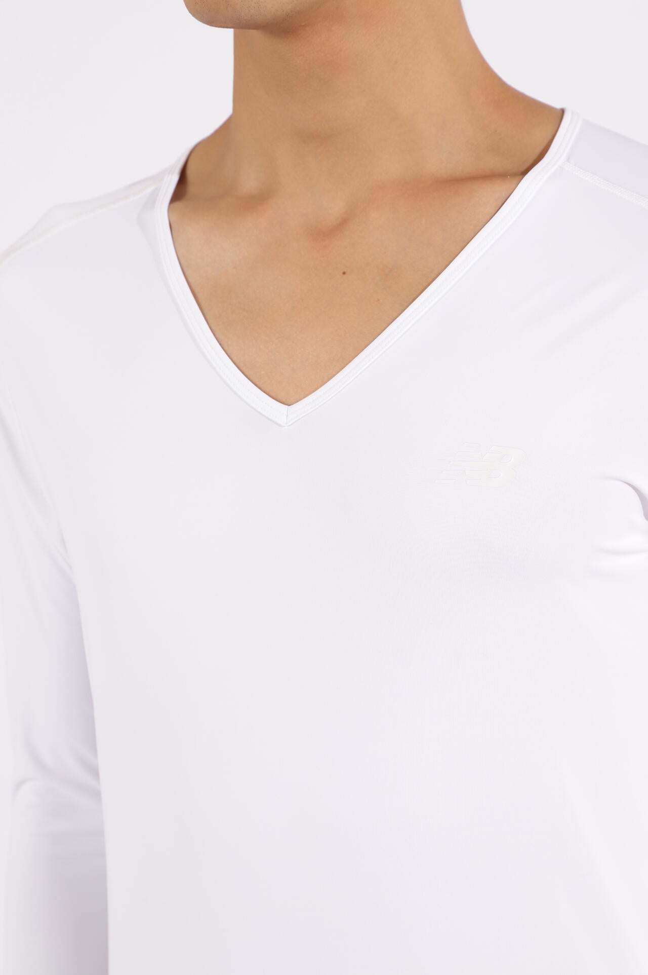 UV 接触冷感 Vネック インナー プルオーバー (MENS) | new balance