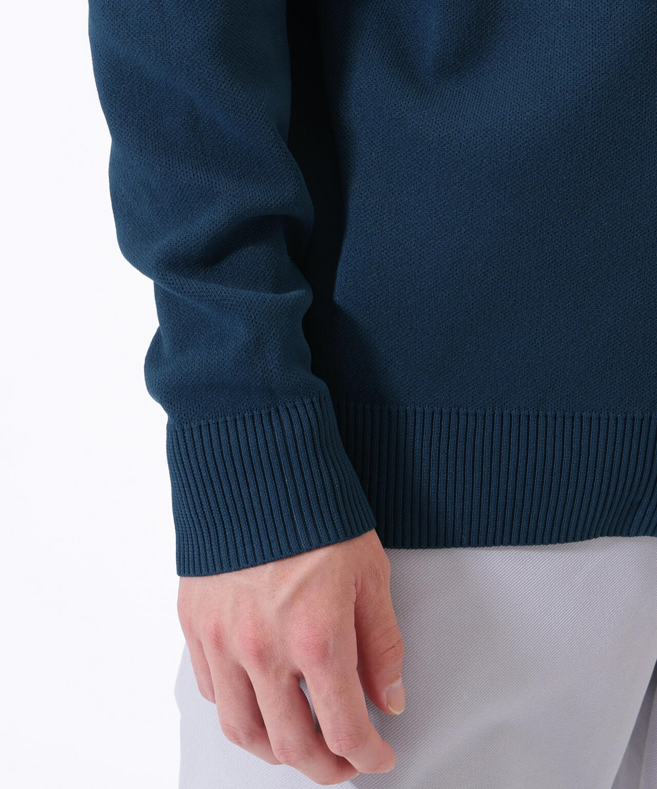 Height: 185cm    Chest: 81cm   Waist: 68cm　Hips: 90cm 着用サイズ：5