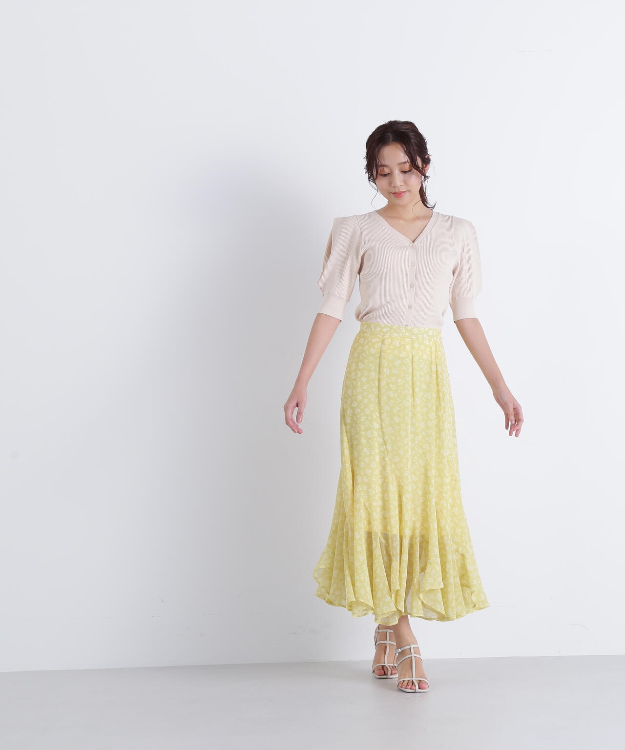 エスカルゴ花柄シフォンスカート