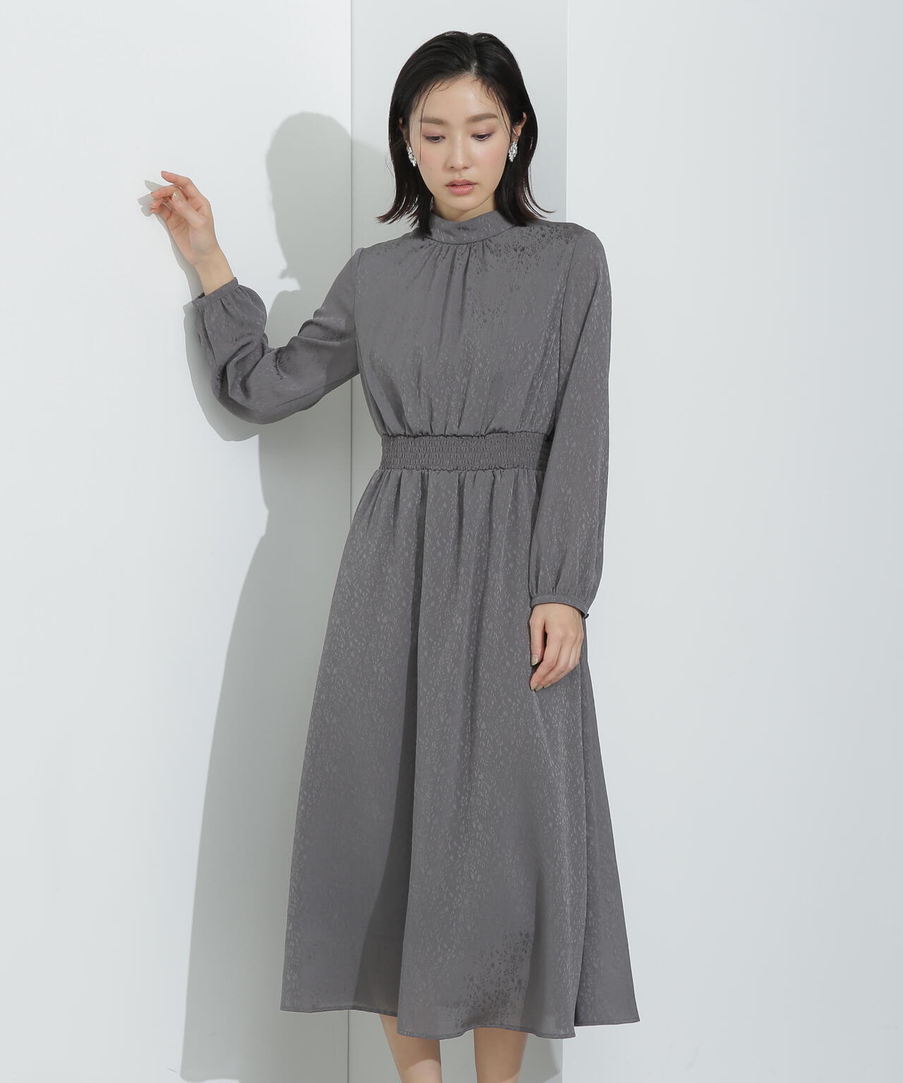 【official site 限定色：ブルーラベンダー】ジャガードシャーリングワンピース