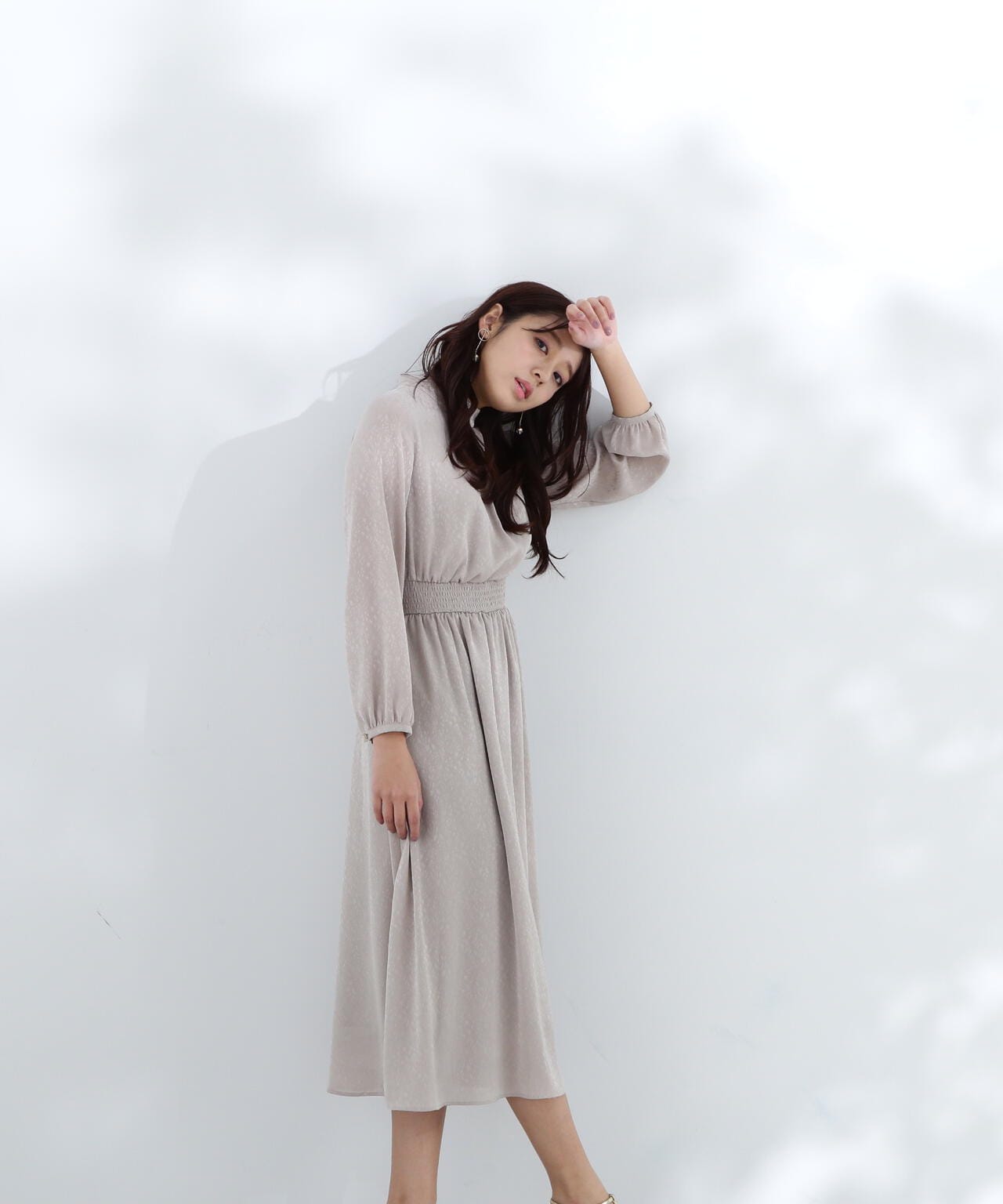 【official site 限定色：ブルーラベンダー】ジャガードシャーリングワンピース