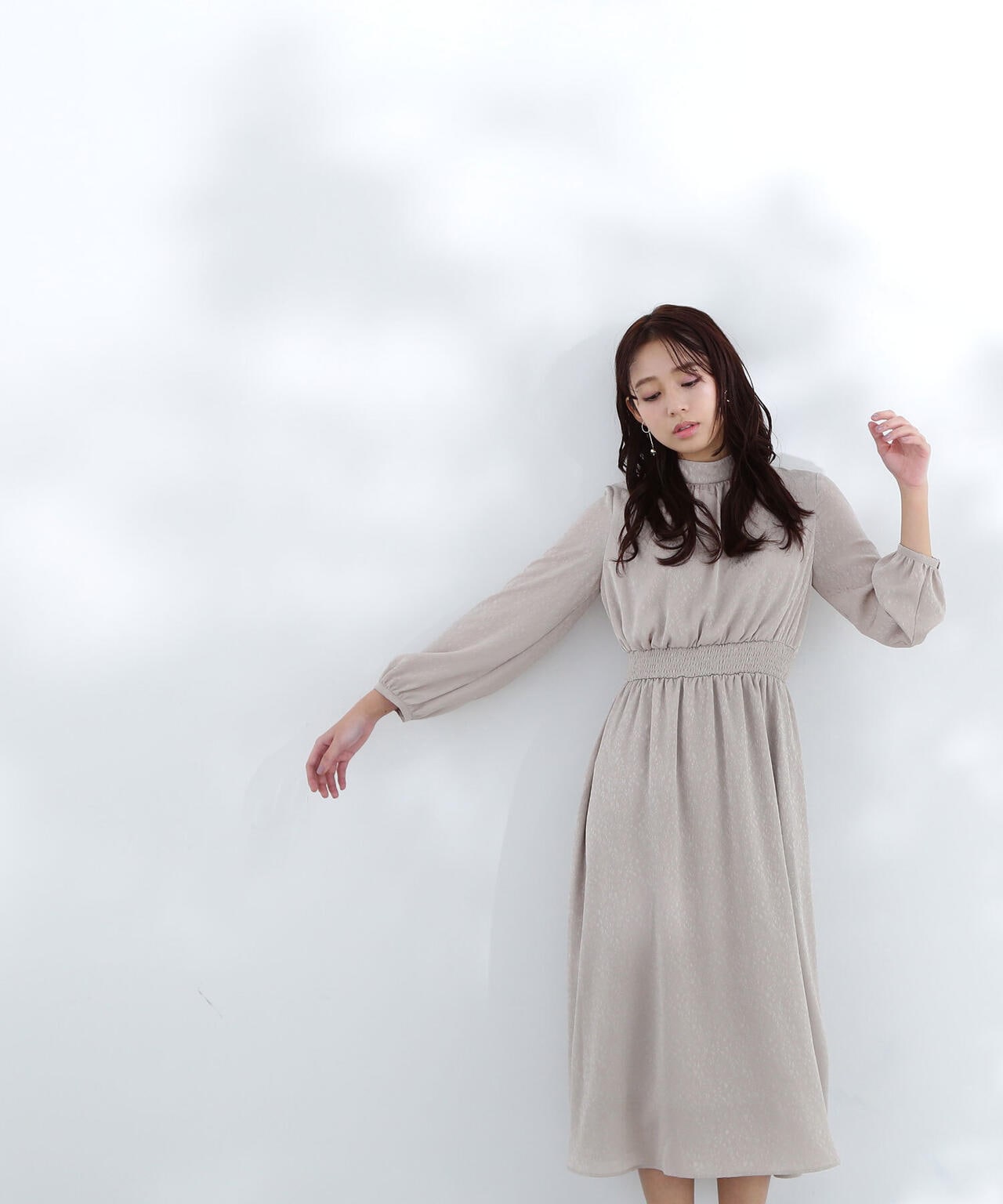 【official site 限定色：ブルーラベンダー】ジャガードシャーリングワンピース