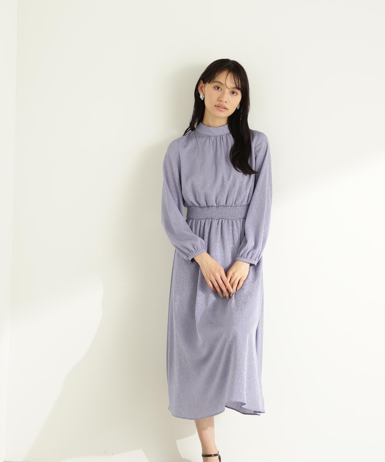 【official site 限定色：ブルーラベンダー】ジャガードシャーリングワンピース
