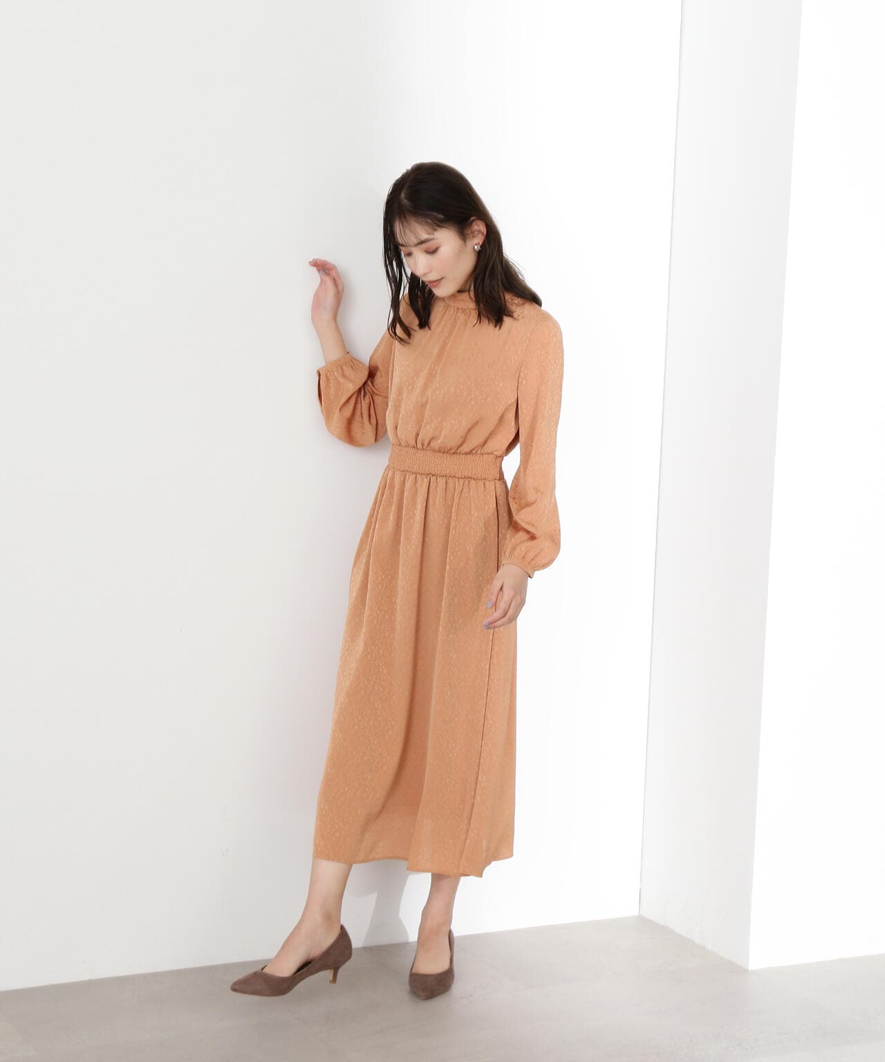 【official site 限定色：ブルーラベンダー】ジャガードシャーリングワンピース