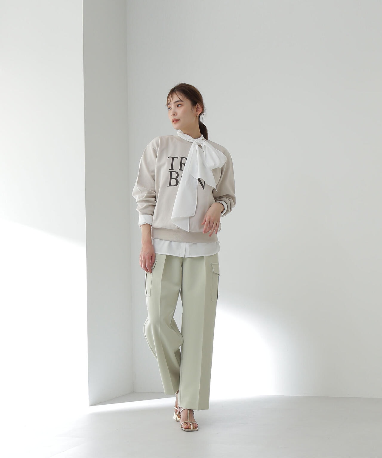 【bdONLINE限定色：ベージュ】アソートロゴカットソープルオーバー