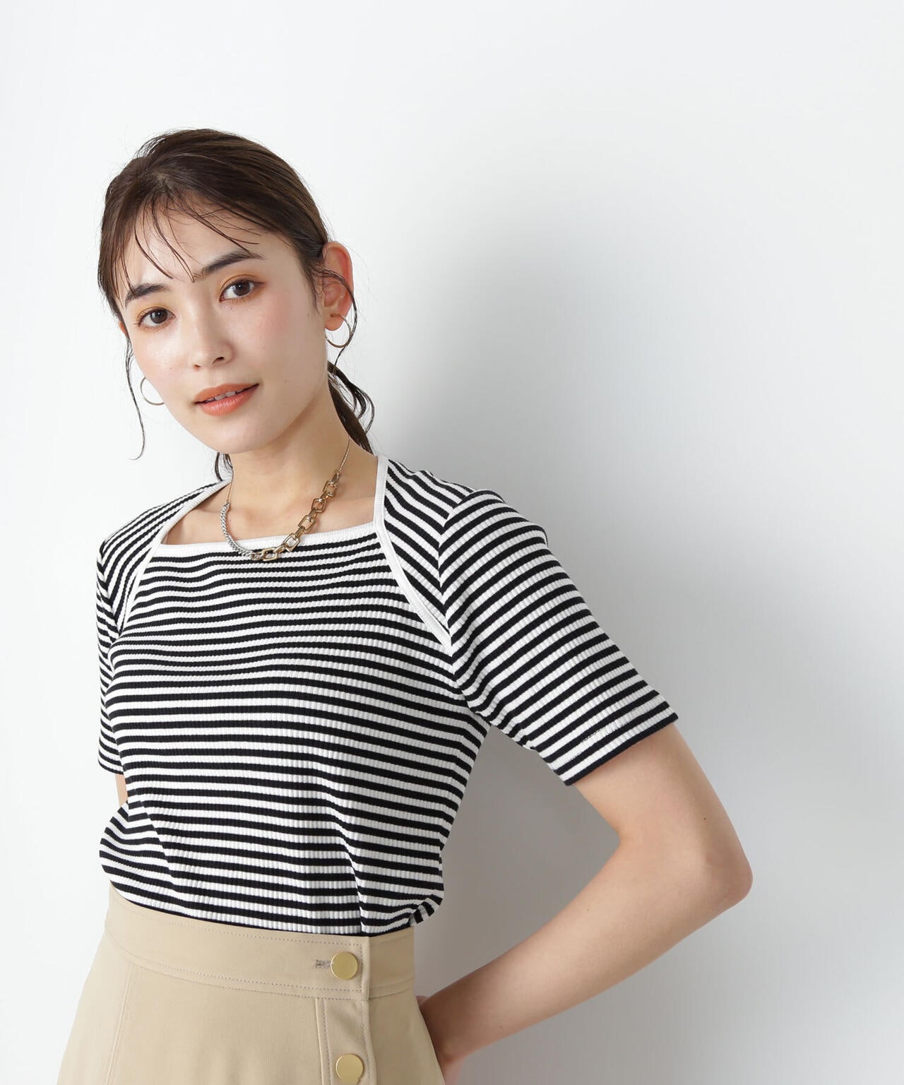 ダイヤモンドネックカットソー