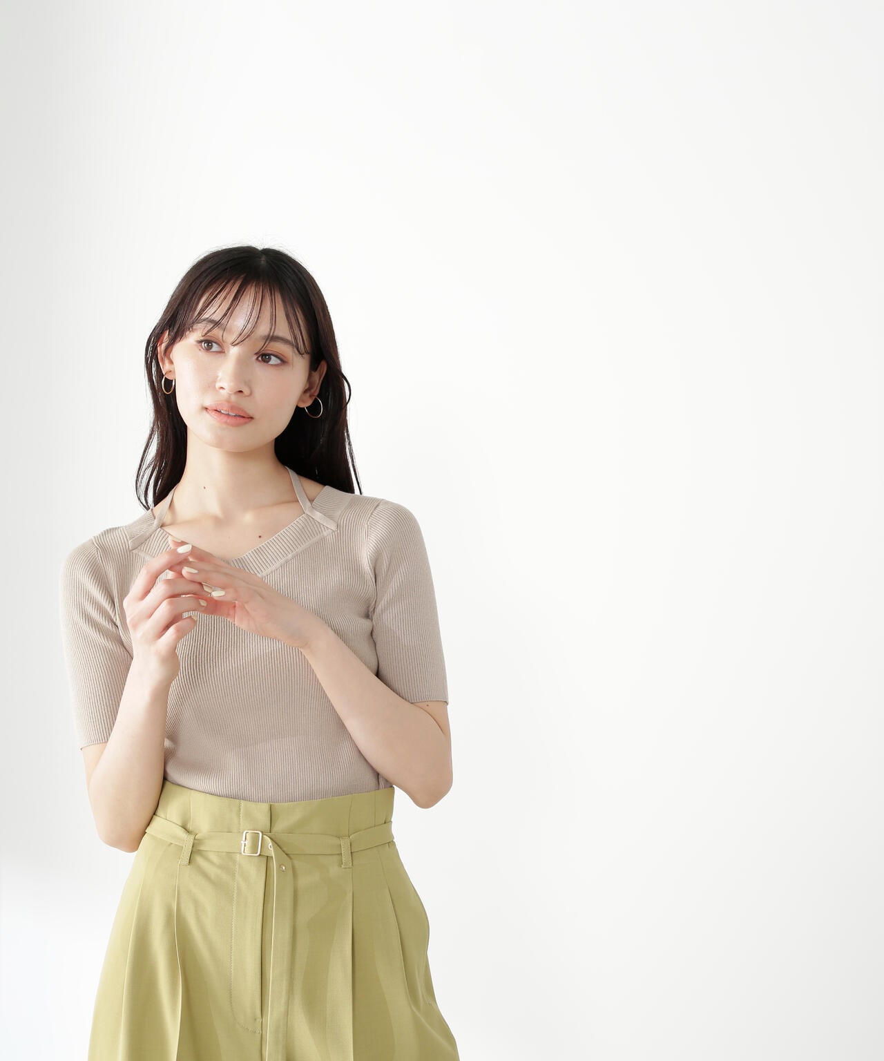 ホルターネックニット