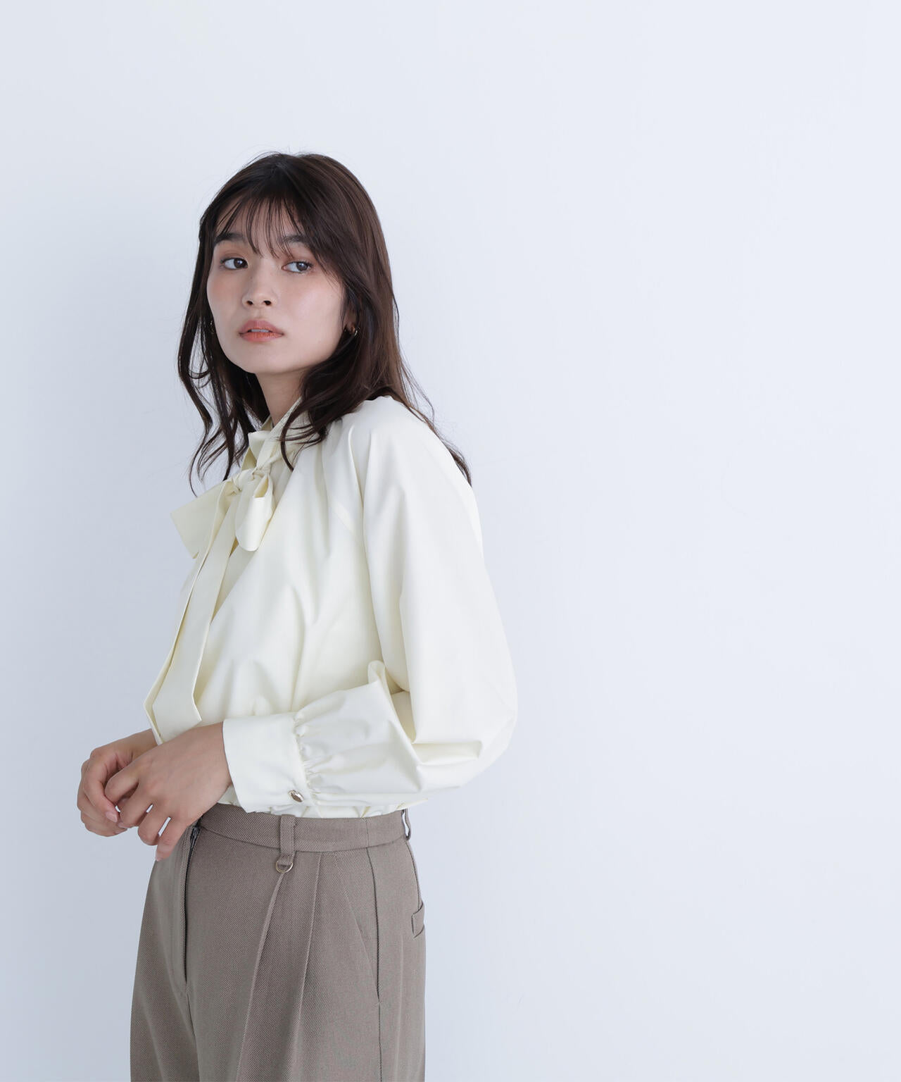 ハイネックリボンボウブラウス