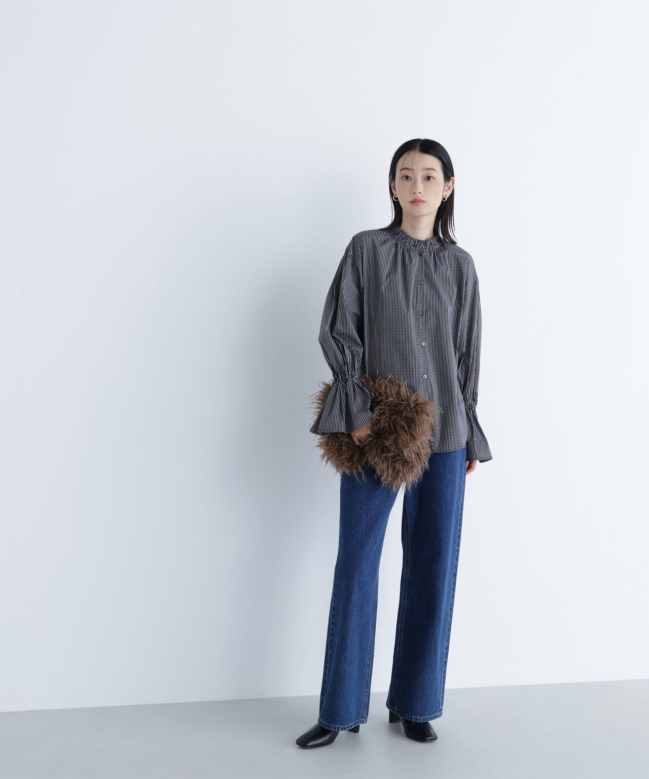 【Oggi掲載】フリルカフスハイネックブラウス