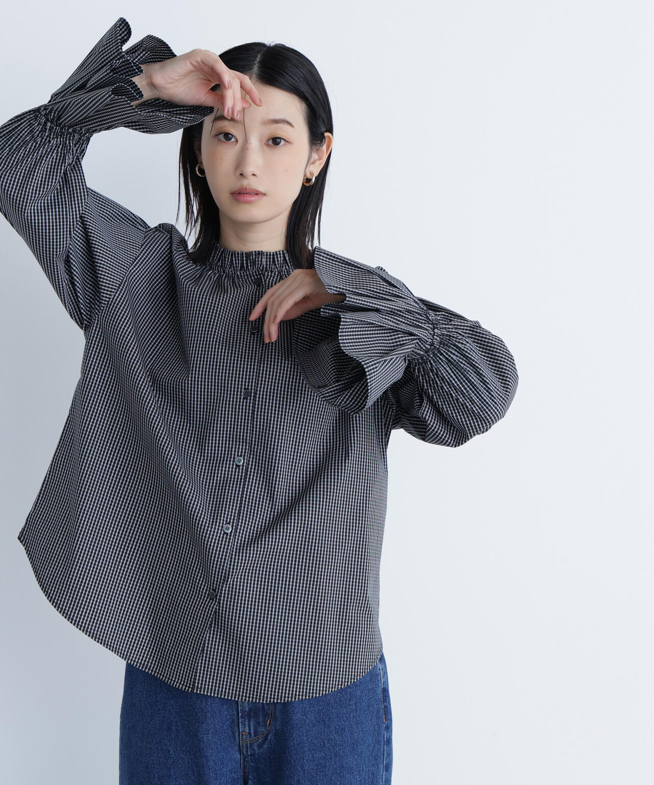 【Oggi掲載】フリルカフスハイネックブラウス