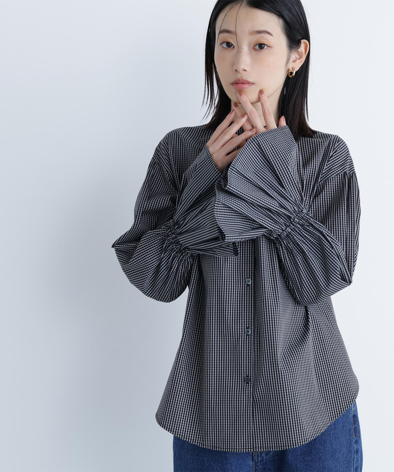 【Oggi掲載】フリルカフスハイネックブラウス