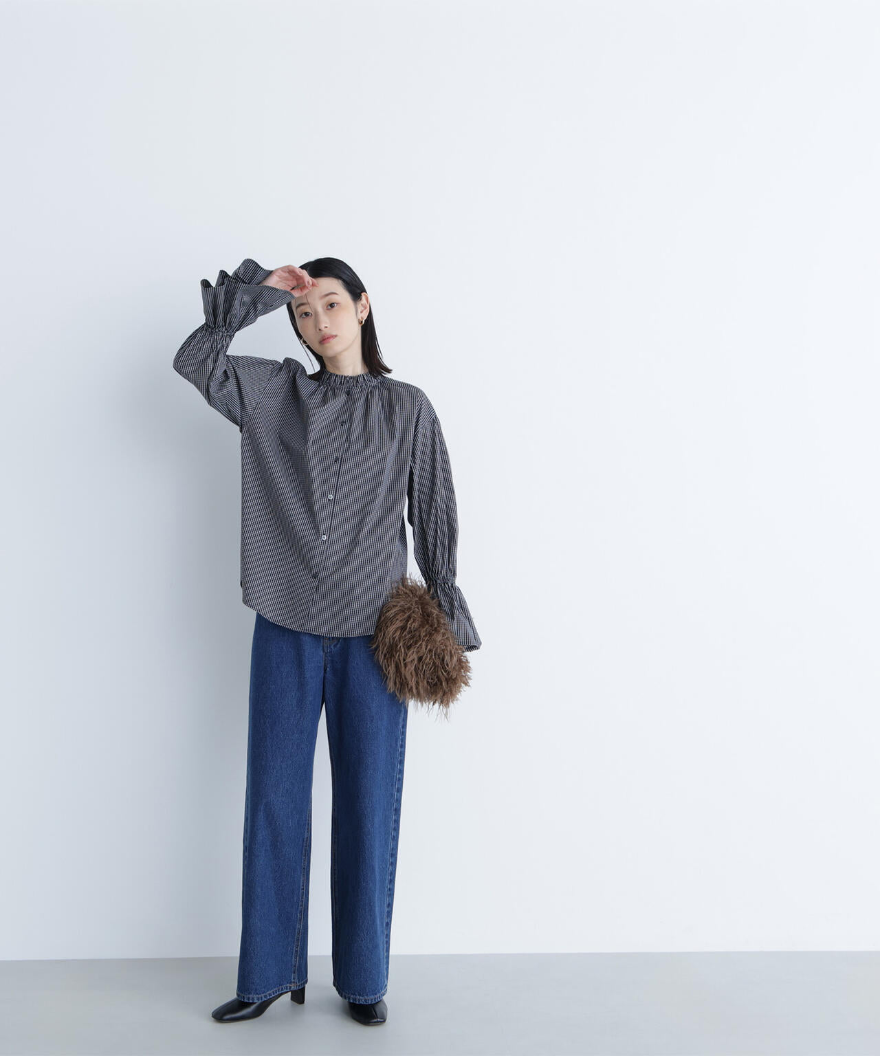 【Oggi掲載】フリルカフスハイネックブラウス